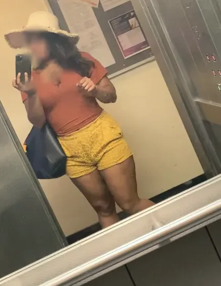 Amira, 34