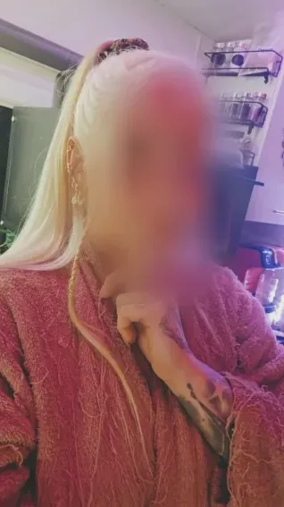 Andrea, 34