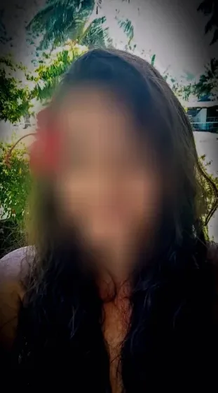 Büsra, 40