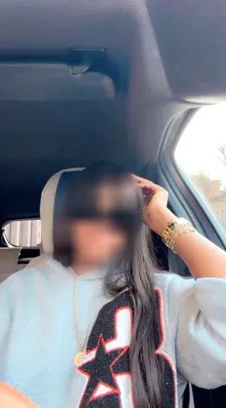 Büsra, 36