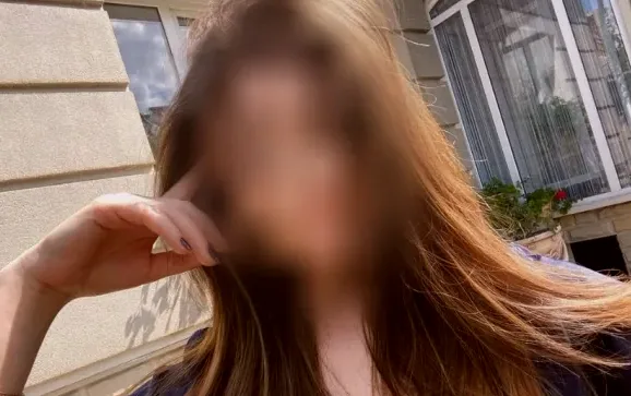 Emma, 19