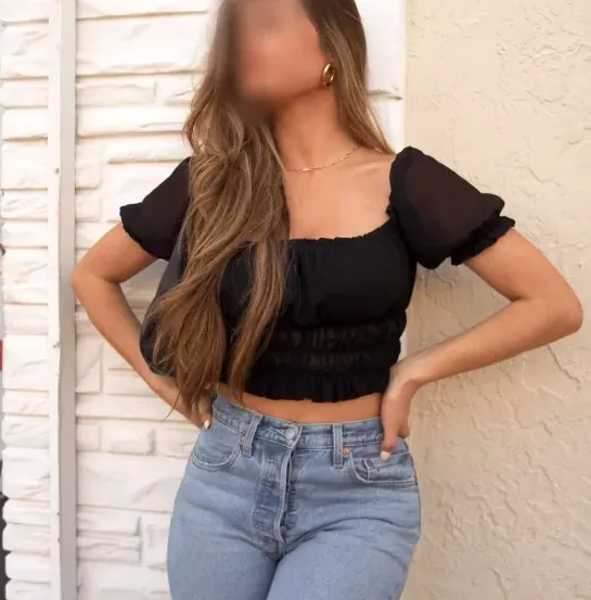 Laura, 34