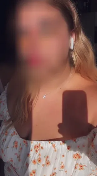 Neele, 27