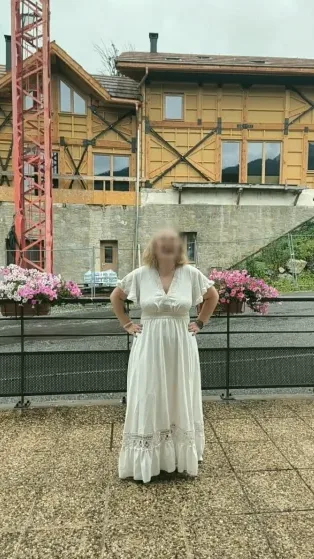 Neele, 28