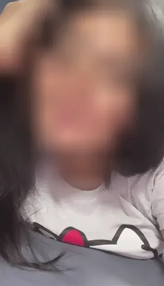 Nele, 25