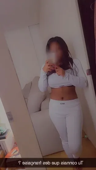 Nicole, 25