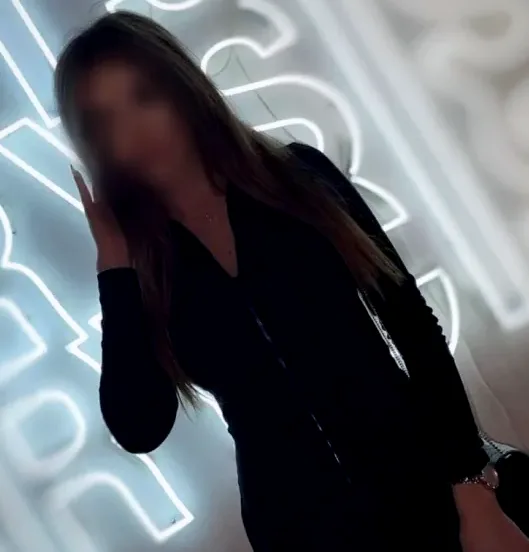 Sandra, 32