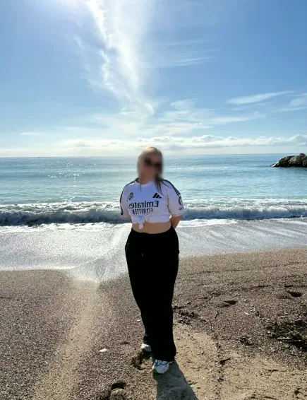 Sandra, 20