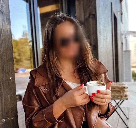 Saskia, 27