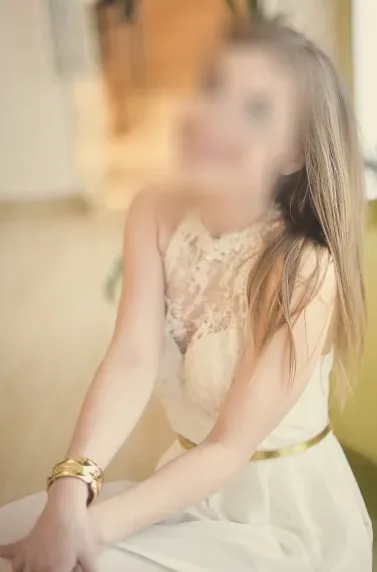 Yvonne, 28